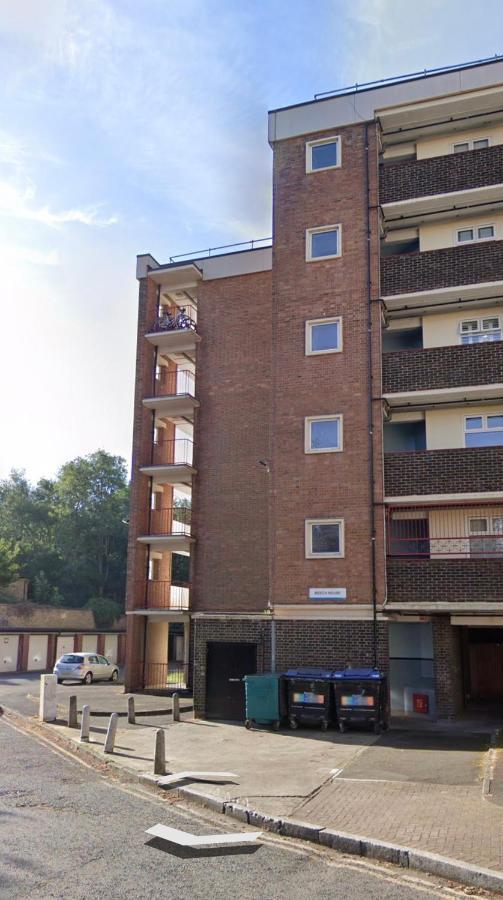 2 Bedrooms 2 Stations Londra Esterno foto